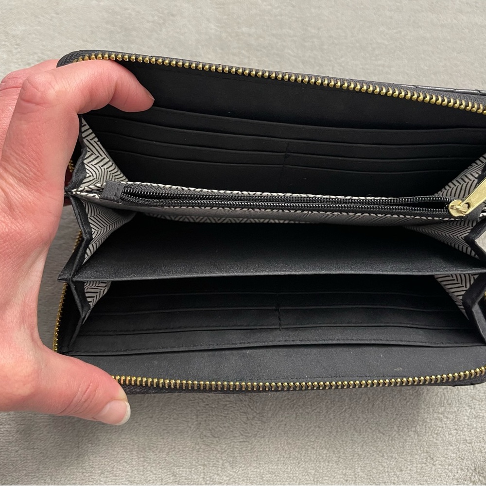 💜Olivia & Joy New York Black Quilted Faux Leather Zip Around Clutch Wallet - Picture 5 of 5